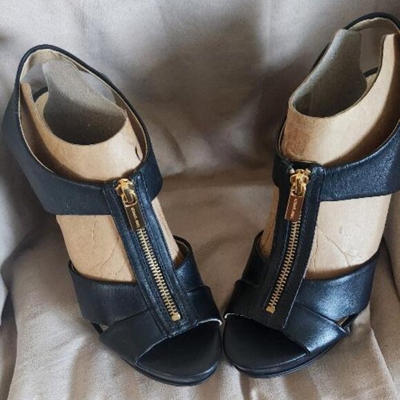 Michael Kors Black Leather T Strap Gold Zipper Platform Sandal Heels Sz 8M - Picture 4 of 13